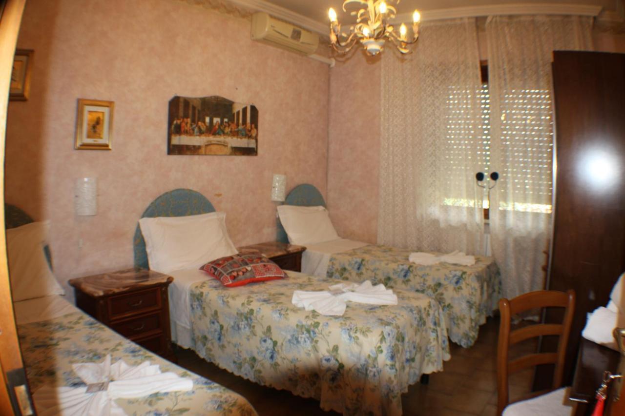 Hillary House Hotell Fiumicino Eksteriør bilde