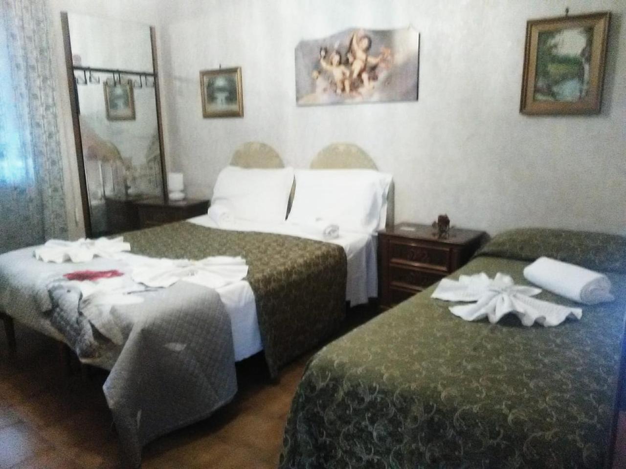 Hillary House Hotell Fiumicino Eksteriør bilde
